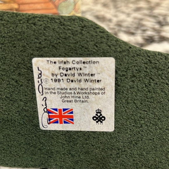 David Winter Cottages Fogerty’s SIGNED! - Picture 7 of 7